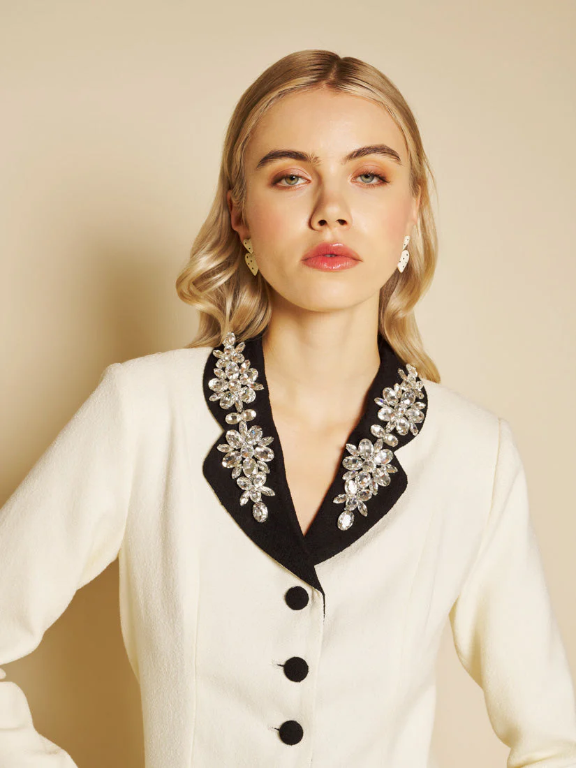 Hélène Boucle Fitted Blazer - Image 5